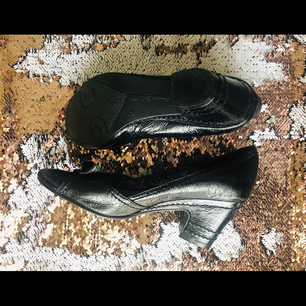American Eagle crushed patent leather Size 5/5.5